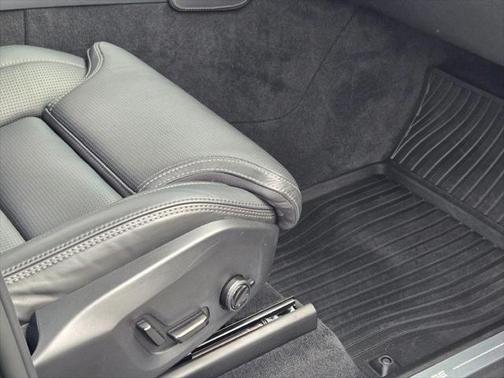 2023 Volvo XC90 Recharge Plug-In Hybrid T8 Ultimate 6-Seater
