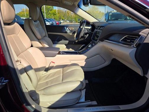 2017 Lincoln Continental Select