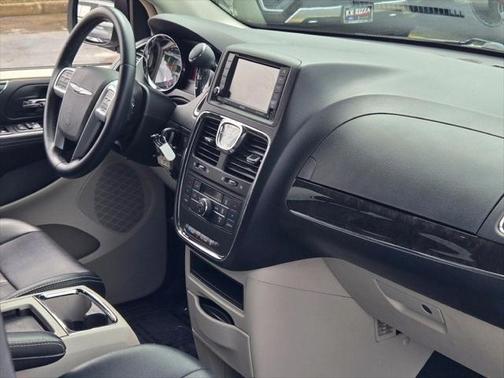 2012 Chrysler Town & Country Touring