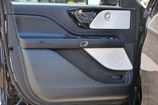 Infinite Black Metallic 2020 Lincoln Aviator Reserve AWD
