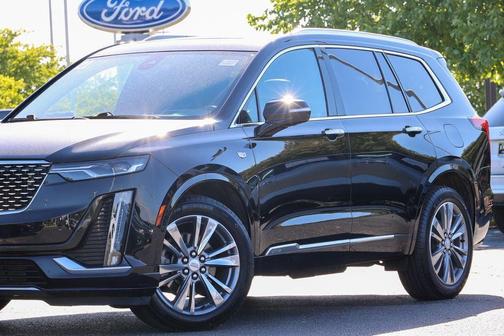 Stellar Black Metallic 2021 Cadillac XT6 Premium Luxury AWD