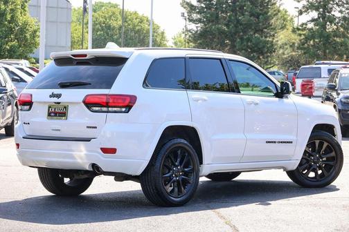 Bright White Clearcoat 2017 Jeep Grand Cherokee Altitude