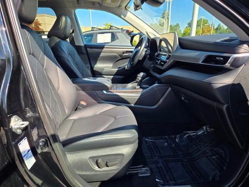 2021 Toyota Highlander Hybrid Platinum