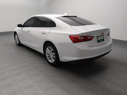 White 2018 Chevrolet Malibu LT