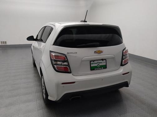 Summit White 2020 Chevrolet Sonic FWD Hatchback 1FL 5-Door