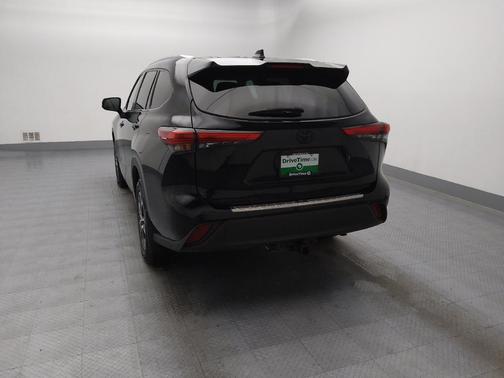 Midnight Black Metallic 2020 Toyota Highlander XLE