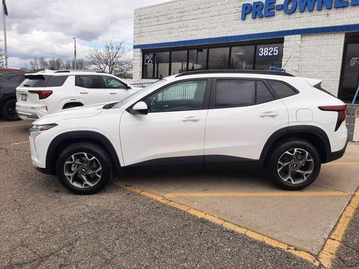 Summit White 2024 Chevrolet Trax LT