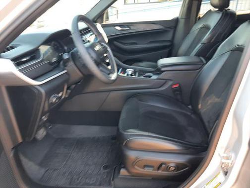 Silver Zynith 2024 Jeep Grand Cherokee L Altitude