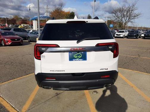 2023 GMC Acadia AWD AT4
