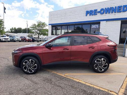 Crimson Metallic 2025 Chevrolet Trax FWD 2RS