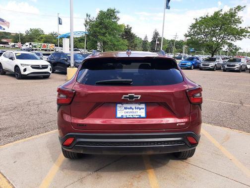 Crimson Metallic 2025 Chevrolet Trax FWD 2RS