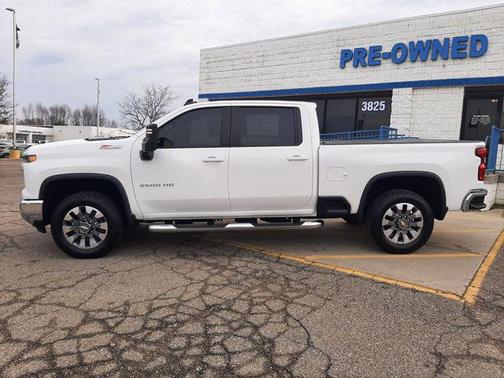 Summit White 2025 Chevrolet Silverado 2500 LT