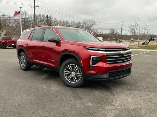 Radiant Red Tintcoat 2026 Chevrolet Traverse LT