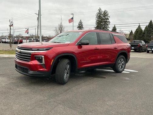 Radiant Red Tintcoat 2026 Chevrolet Traverse LT
