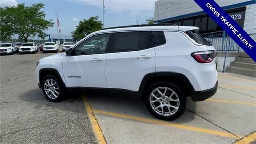 2022 Jeep Compass Latitude Lux
