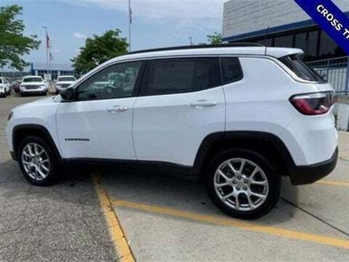 2022 Jeep Compass Latitude Lux