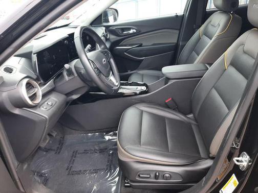 Mosaic Black Metallic 2024 Chevrolet Trax FWD ACTIV