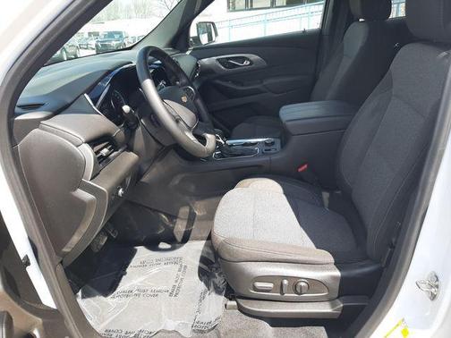 Summit White 2023 Chevrolet Traverse LT Cloth