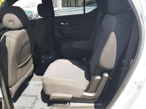 Summit White 2023 Chevrolet Traverse LT Cloth