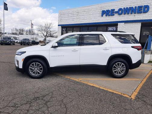 Summit White 2023 Chevrolet Traverse LT Cloth