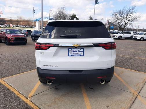 Summit White 2023 Chevrolet Traverse LT Cloth