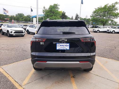 Mosaic Black Metallic 2025 Chevrolet Equinox 1LT