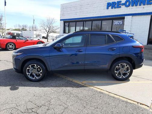 Blue Glow Metallic 2024 Chevrolet Trax LT