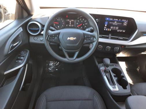 Mosaic Black Metallic 2024 Chevrolet Trax LS