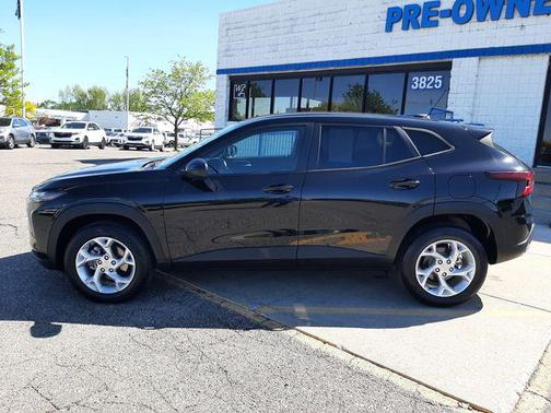 Mosaic Black Metallic 2024 Chevrolet Trax LS