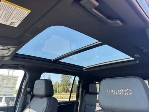 2025 Chevrolet Suburban 4WD High Country