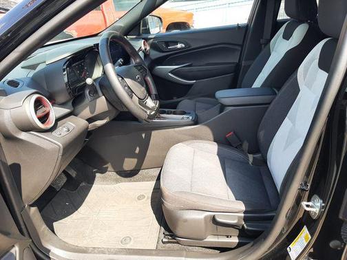 Mosaic Black Metallic 2024 Chevrolet Trax FWD 1RS