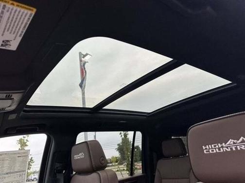 2025 Chevrolet Suburban 4WD High Country