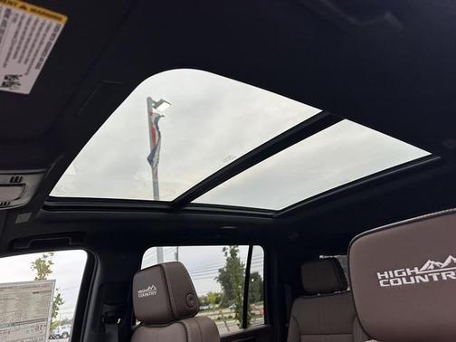 2025 Chevrolet Suburban 4WD High Country