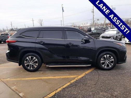 2022 Toyota Highlander Hybrid XLE