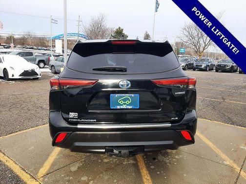 2022 Toyota Highlander Hybrid XLE