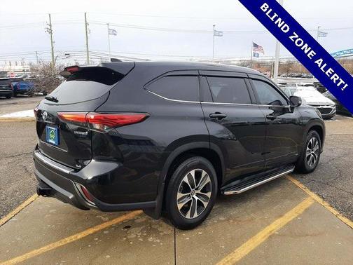 2022 Toyota Highlander Hybrid XLE