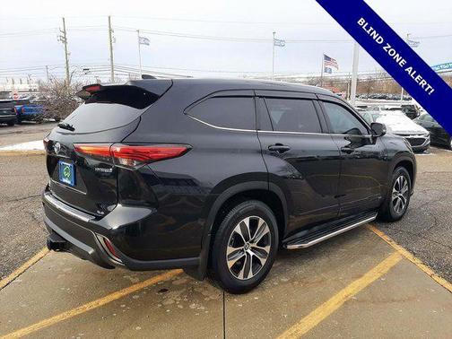2022 Toyota Highlander Hybrid XLE