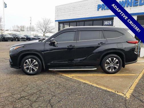 2022 Toyota Highlander Hybrid XLE