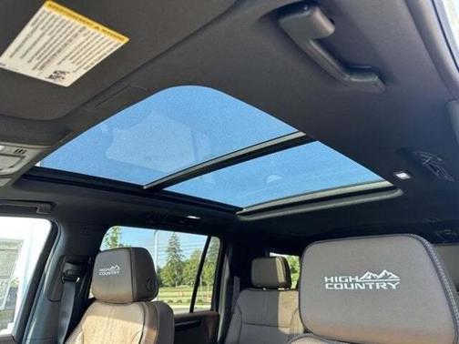 2025 Chevrolet Suburban 4WD High Country