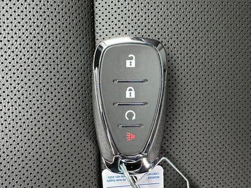 Mosaic Black Metallic 2026 Chevrolet Trax FWD 2RS