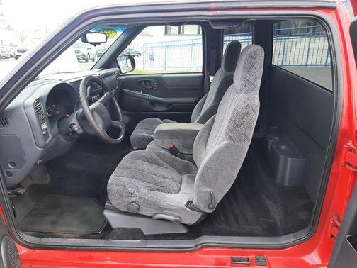 Fire Red 2001 GMC Sonoma SLS