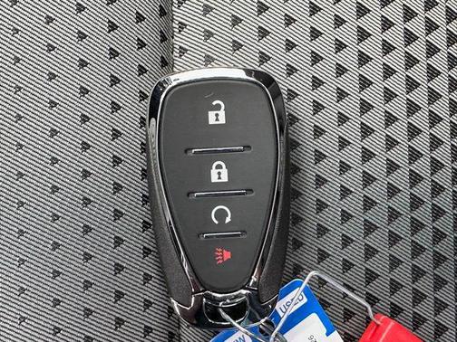 Mosaic Black Metallic 2026 Chevrolet Trax LT