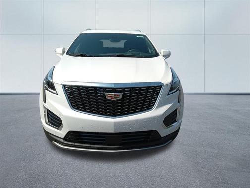 Crystal White Tricoat 2026 Cadillac XT5 Premium Luxury