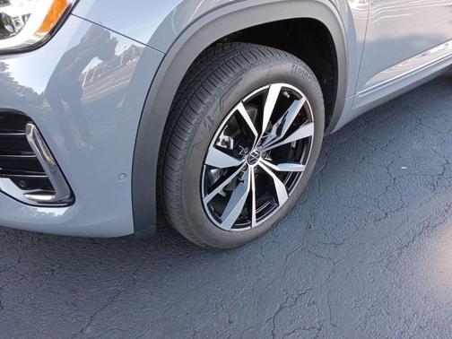 2025 Volkswagen Atlas Cross Sport 2.0T SEL Premium