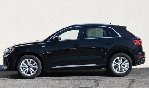 Photo 2 of 21 of 2022 Audi Q3 45 S line Premium