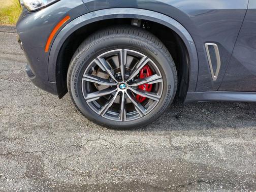 2021 BMW X5 M50i