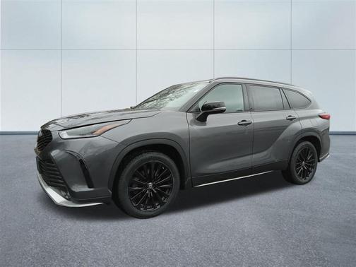 Magnetic Gray Metallic 2023 Toyota Highlander XSE