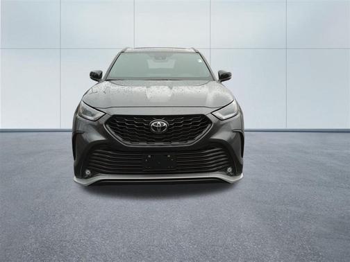 Magnetic Gray Metallic 2023 Toyota Highlander XSE