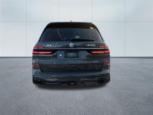 2023 BMW X7 M60i