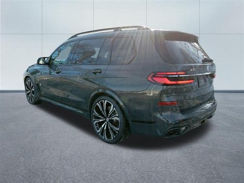2023 BMW X7 M60i
